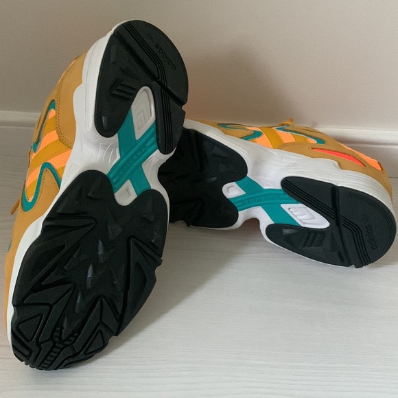 Adidas Sneakers Sz 7.5 - Picture 7 of 8